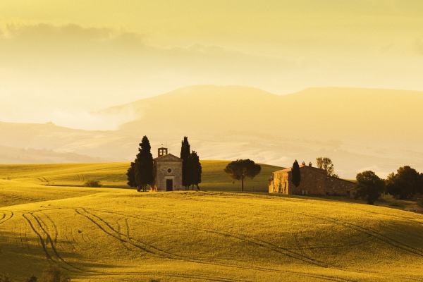 Di là dal fiume e tra gli alberi