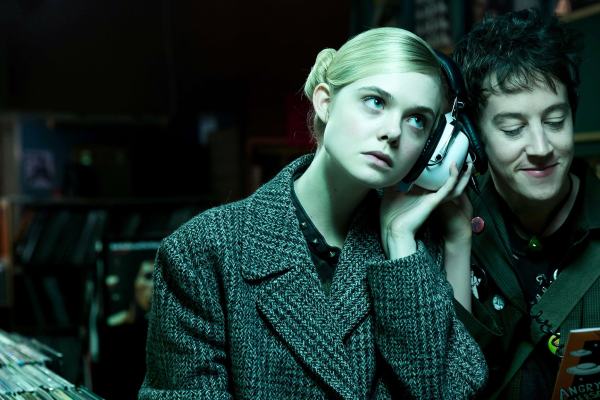 La ragazza del punk innamorato